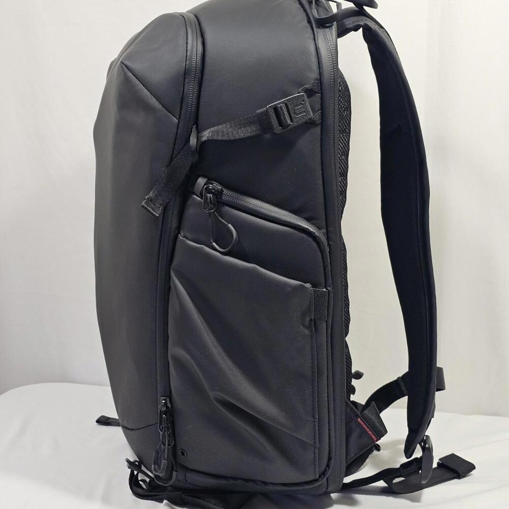 ULANZI BP09 Camera Backpack Versatile Camera Travel Bag 22L Capacity - Picture 2 of 13